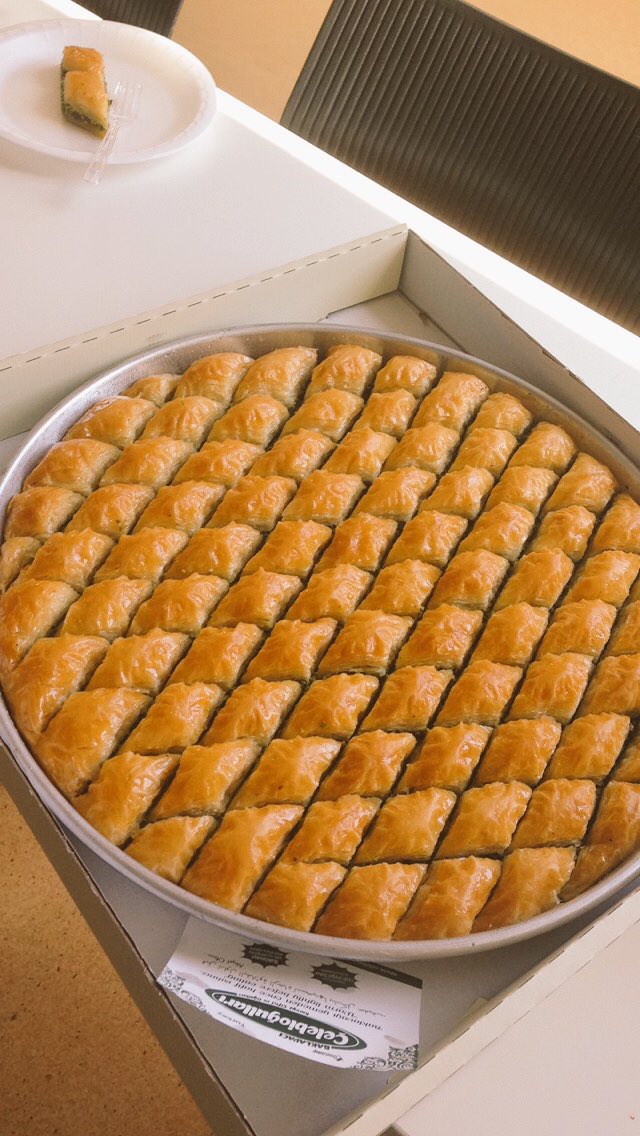 Tıp yolunda 2 yılı deviren arkadaşlarımızı kutluyor kalan 4 yılın 'baklava' tadında geçmesini diliyoruz #ZirveGYYD