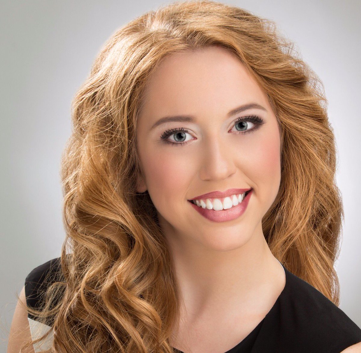LorisChamber's tweet photo. Miss Loris Bog-Off Festival Samantha Small's official headshot for Miss South Carolina Scholarship Pageant. https://t.co/e4box89gyj