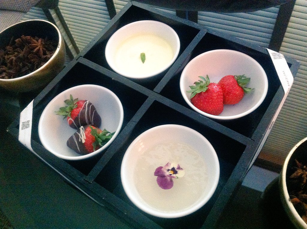 Delion_Events's tweet photo. Lovely welcome touches from the @HotelArtsBcn. Exceptional service as always #Luxury  #DelionEvents https://t.co/ys4T19MjIY