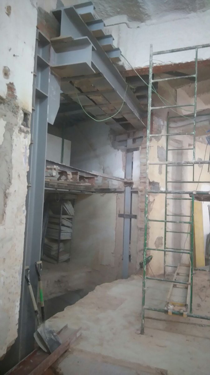 Tan importante son los acabados como la estructura, aquí uno de nuestros últimos trabajos, un apeo de 11 plantas...