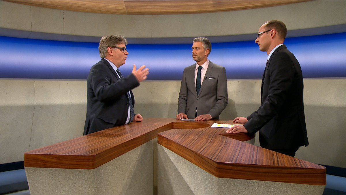 SandroBrotz's tweet image. Hallo Basel, hier rollt auch gleich der Ball: FC Salvisberg vs FC Candinas #proservicepublic #srfrundschau #elfinale