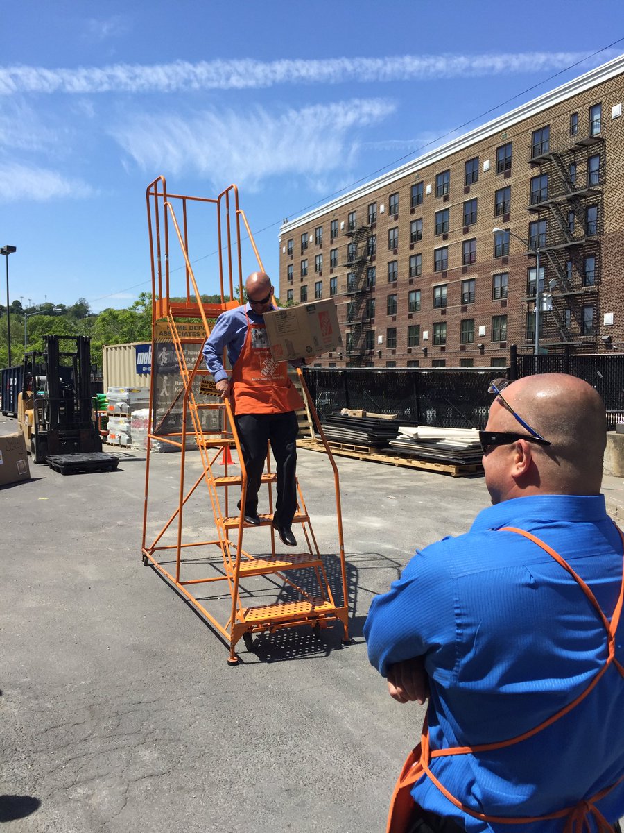 kharvey210's tweet photo. Ronnie and Bob showing everyone how it's done. @JaimeSheiner @RonnieOddo @gonzobxny @BWickkiser14 @GeorgeMoniek https://t.co/NAzMfeOsTX