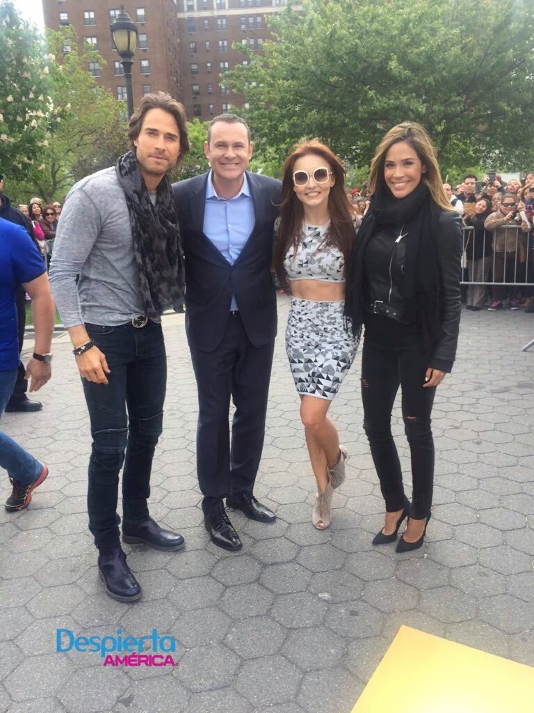 TVSERIESCINEFAN's tweet photo. "@despiertamerica ❤Así comparten con nuestros televidentes @sebastianrulli y @Anboy88"//en #elbronx #mabelle_snow 👏😍 https://t.co/Qv4Lc6ZsQT