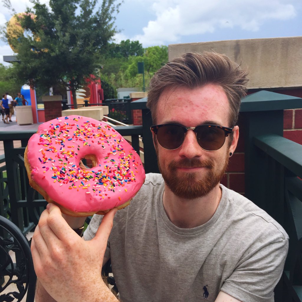 fdseconds's tweet image. We picked up this supersize donut in Springfield! 😍🍩