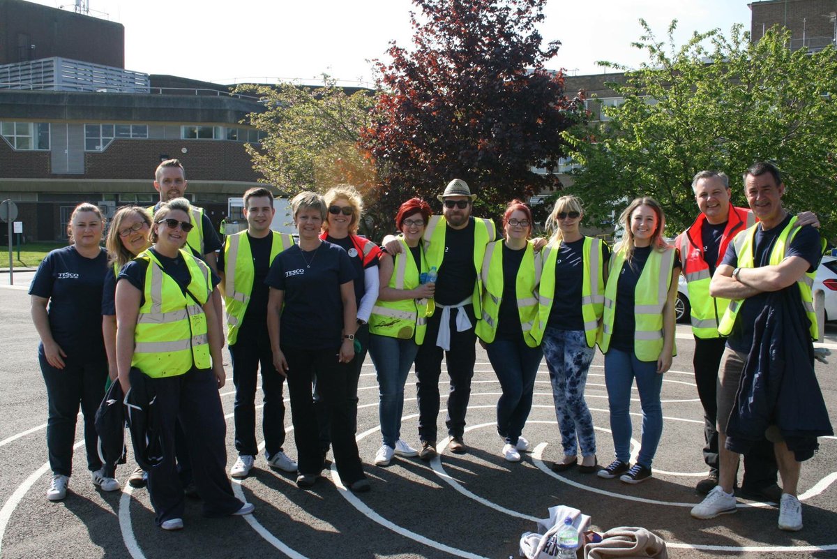 CommChamp_Tesco's tweet photo. Amazing team of people for the Tesco community project yesterday @broomfieldnhs @JessDawson40 https://t.co/eFU4J6uAtw