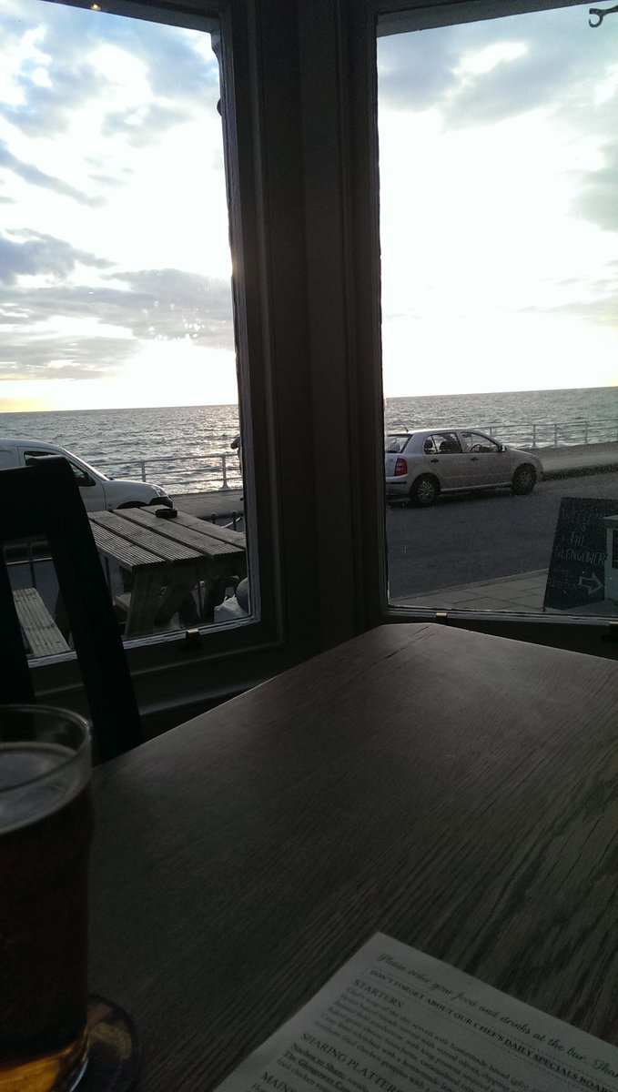 patrick_walsh's tweet photo. Fortunately, this is becoming a summer midweek view #glengower #livingonthecoast https://t.co/jpdfIr8lrt