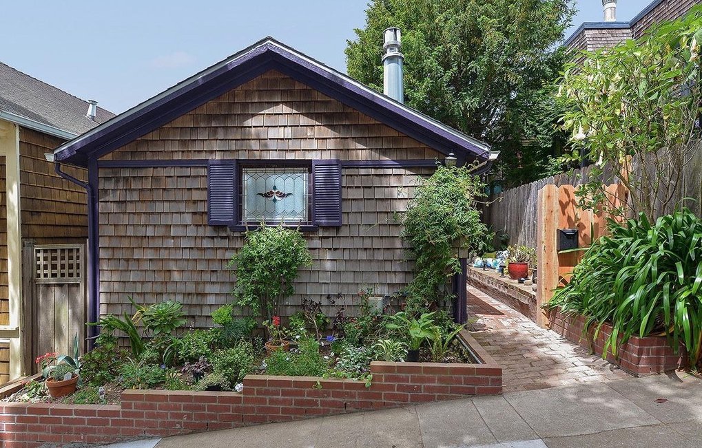 trulia's tweet photo. This 1900s earthquake cottage is one of the original tiny houses. https://t.co/NWRI62Y1XV https://t.co/lT84TA1W6Q