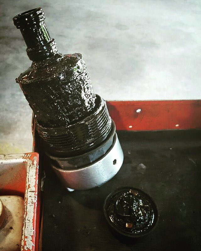 DPAutoRepair's tweet photo. #OilChanges are important! Do them regularly. Don't sacrifice the blood of your vehicle. #DPautoRepair #Mechanics https://t.co/O6lQSkLMfa