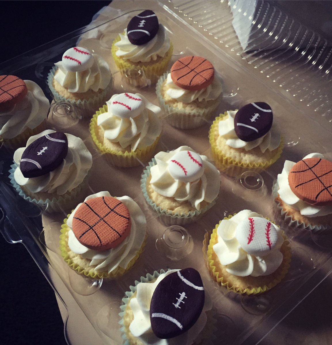 Sblessedcakes's tweet photo. To place an order call/text 610-553-5211 or email simplyblessedcakes@outlook.com https://t.co/CKP1EJniqt