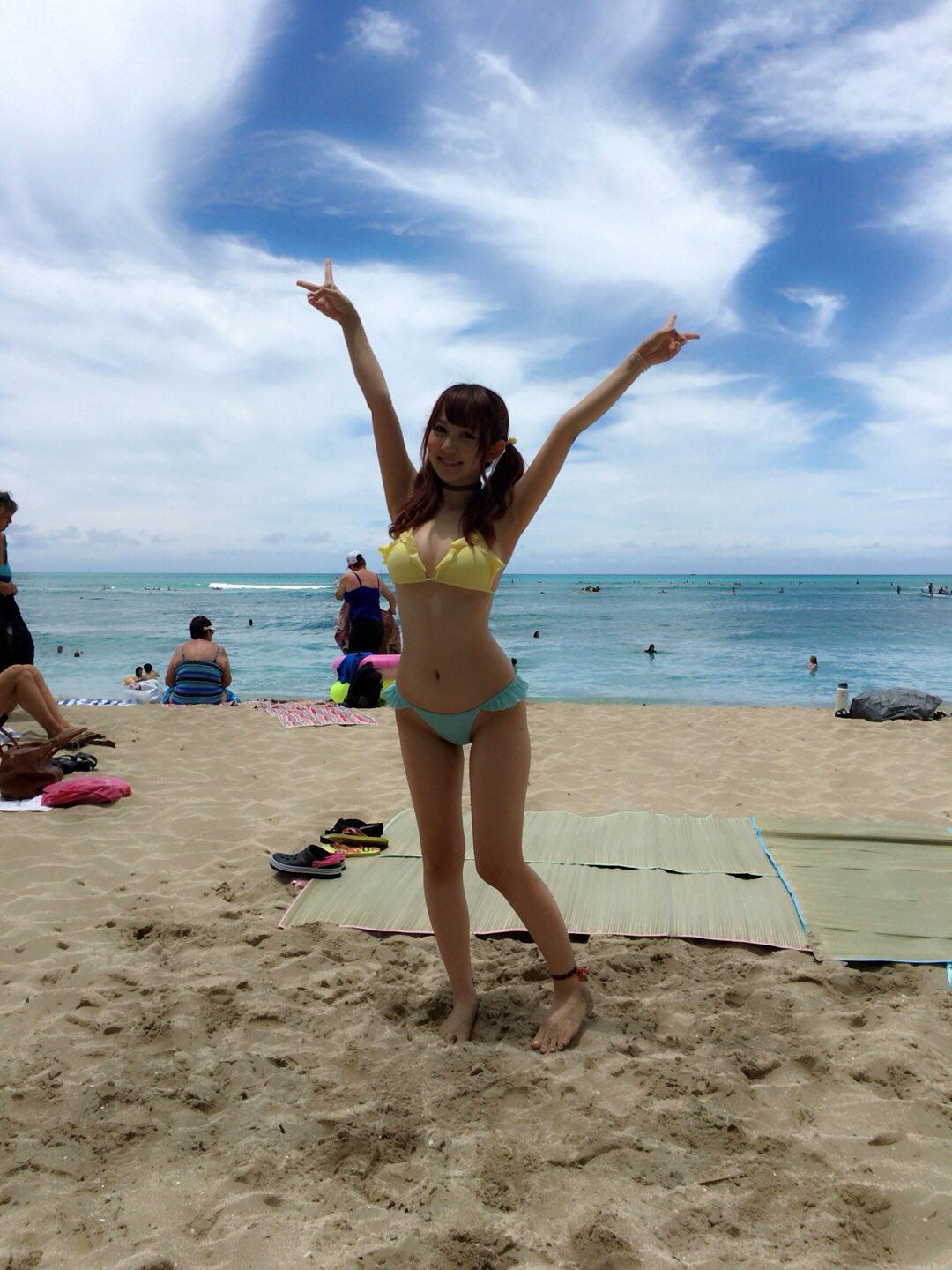 秋田知里 仮面ライダーgirls ホノルルに来ております 私のおニュー水着 はひーちゃんが選んでくれたリトルマーメイドのフランダーみたいな可愛いフリフリ水着 秋田知里 仮面ライダーgirls 水着 T Co L2ayshplad Twitter