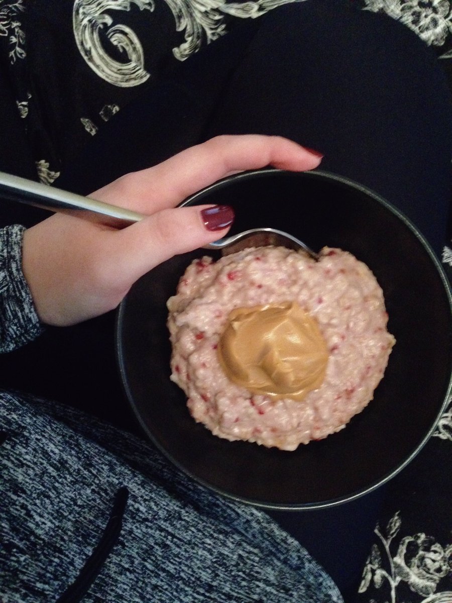 cheztiarnne's tweet photo. Taking inspiration from the best @ViviannaMakeup #breakfastonpoint https://t.co/hPc0FH7p92
