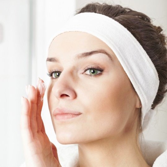 Great article from The Daily Makeover on keeping your skin looking radiant. bit.ly/1Touqat #moisturizedaily