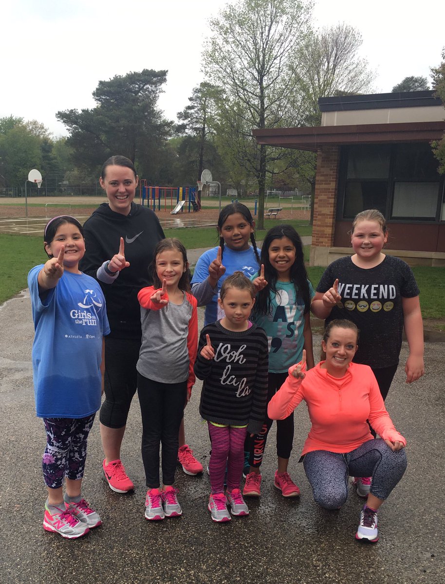 StephEwing15's tweet photo. Practice 5K in the cold rain...check! #GOTR #WoodsidePride https://t.co/LhX6RYAqll