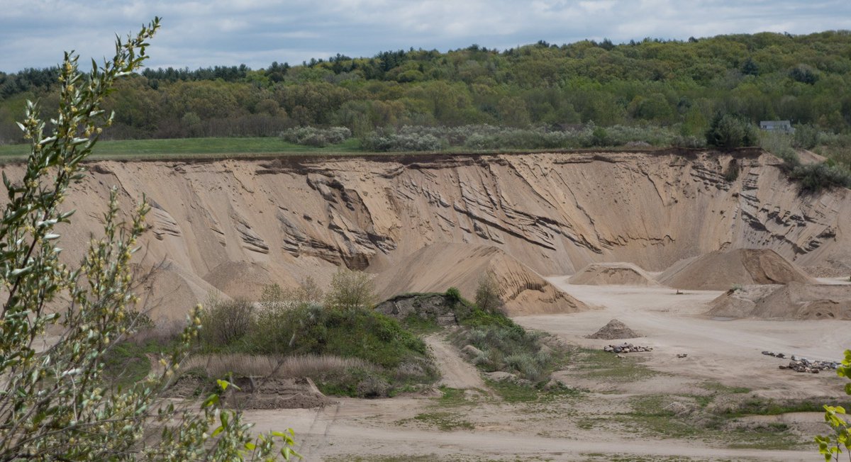 MassGeol's tweet photo. #Wisconsinan Wednesday: Top & foreset beds of the #SunderlandMA delta, deposited into #Glacial Lake #Hitchcock. https://t.co/QJBpWjoJ21
