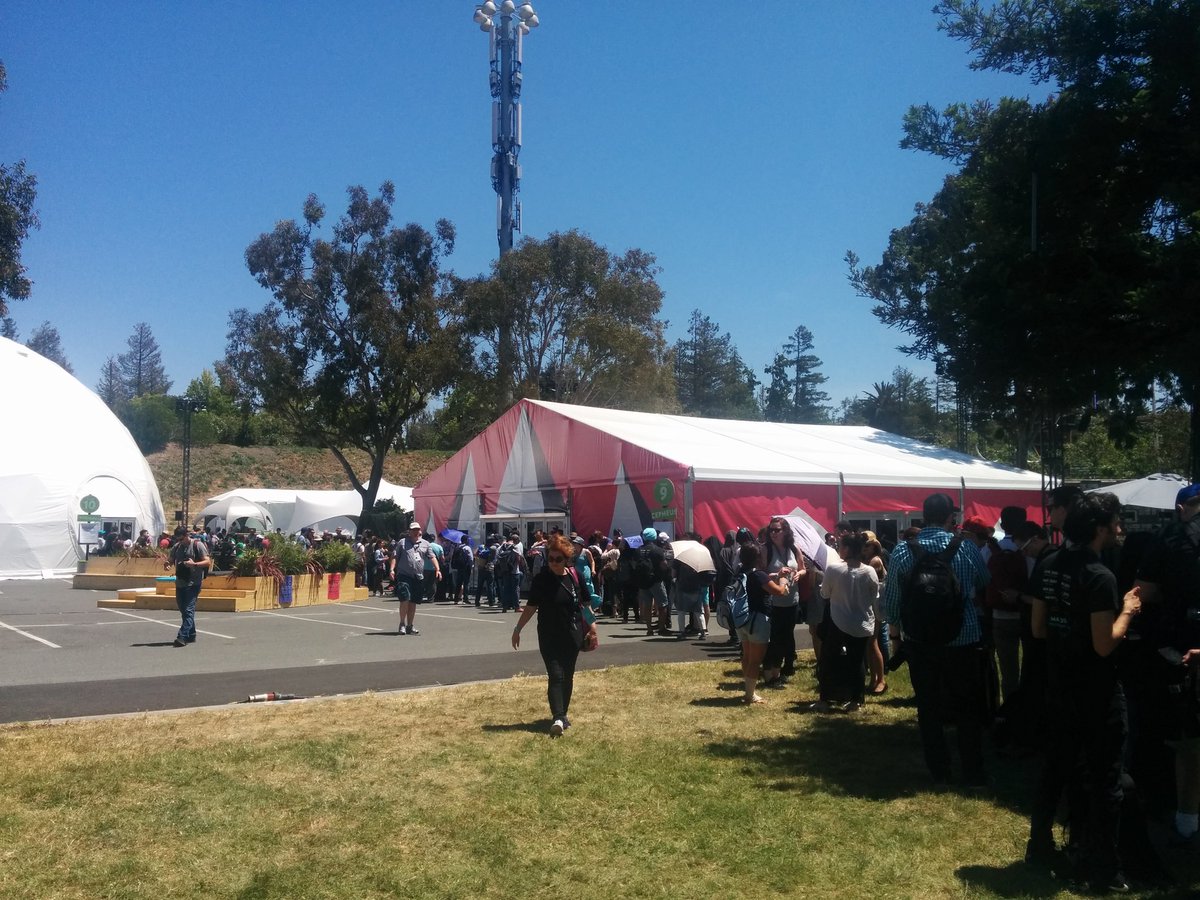 myakura's tweet photo. the Irish line at #io16. don't think it loads under 1s #railfails https://t.co/G27X2dFFAf