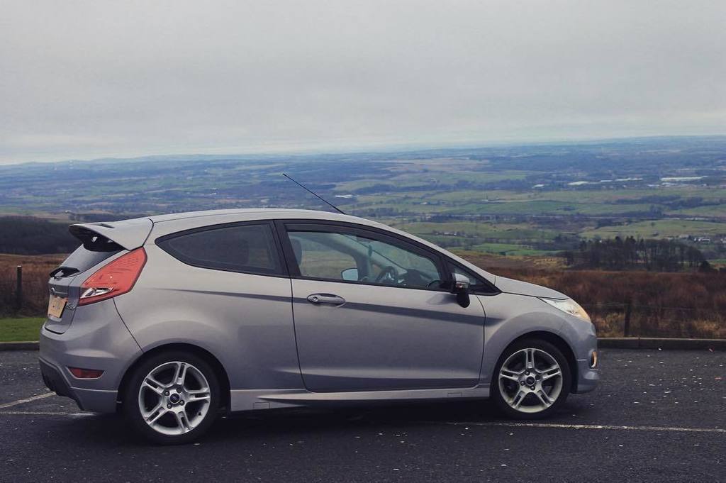 Catalin_Arroyo's tweet image. T O O T  T O O T #nicebackground #lookinggood #whoreyourford #ford #spotless #throwback #zetecs #zs #zetecsport #ze…