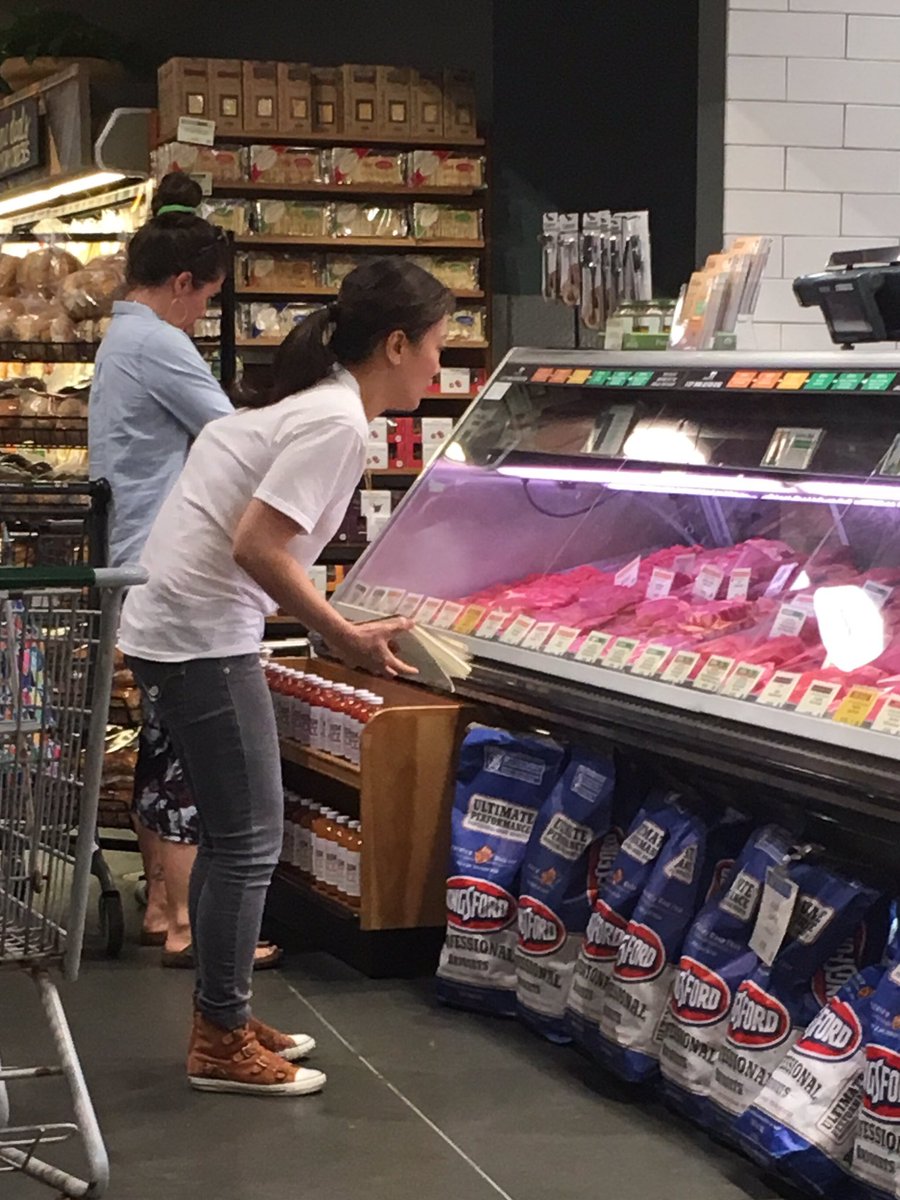 LauraPavlides's tweet photo. #TopChefCharleston contestants racing thru @WholeFoods Mt Pleasant RIGHT NOW @HolyCitySinner @WCBD @ABCNews4WebGrrl https://t.co/IhvbhHsS30