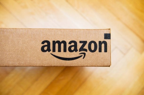 TechCrunch's tweet photo. Jeff Bezos tells Amazon shareholders that it will open more physical bookstores https://t.co/e9mwXOkKsU https://t.co/nevde8Lh4r