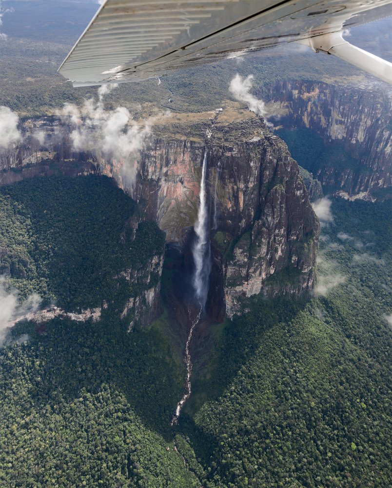 ecocompanion's tweet photo. The tallest waterfall in the world! Angel falls, Venezuela https://t.co/nWCUozK5h4 #travel #venezuela #ecotravel https://t.co/avJUqOzj0D