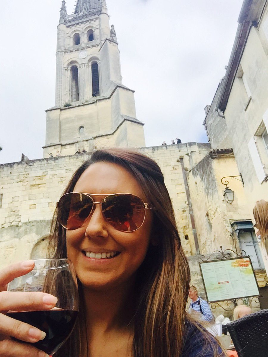 1983lucyloob's tweet photo. My fave place in the Dordogne #saintEmilion #prettyfrance #wineandsunshine #loveithere#futurehome ❤️🍷💙🍇🍾 https://t.co/OuYRJwUypa