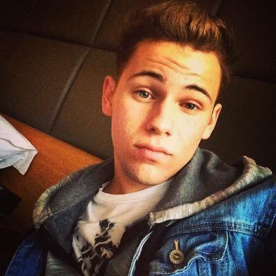 TheTideFran's tweet photo. Ma tête quand je vois la beauté d'Austin 🤓
#RealsTidersLovesAustin
-Drevi https://t.co/DQbgB3DeS1