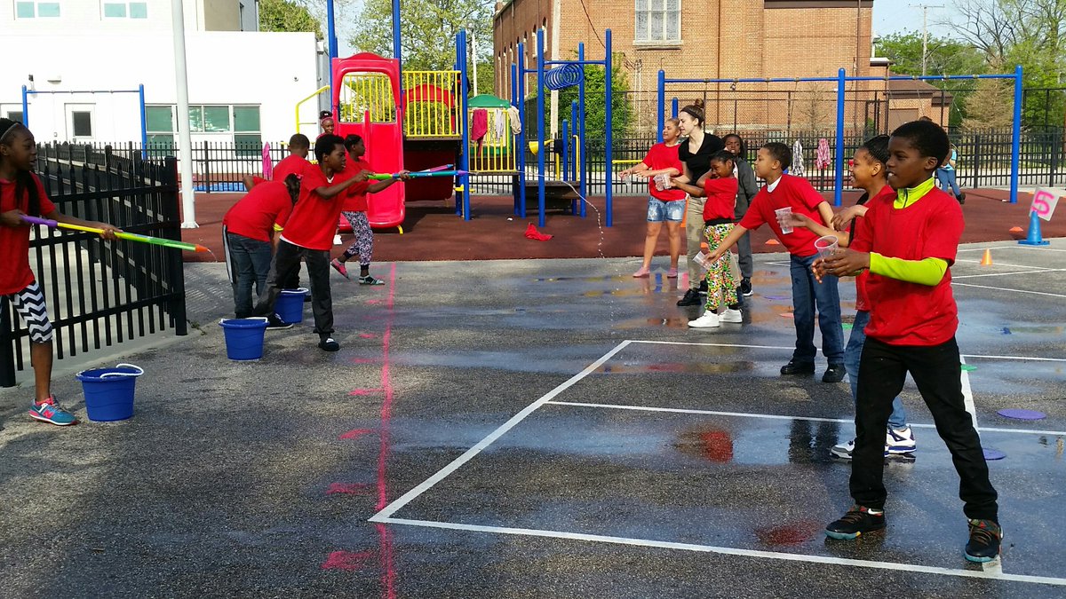 GWCarverCLE's tweet photo. 4th grade at field day! https://t.co/GFGvU5cym0