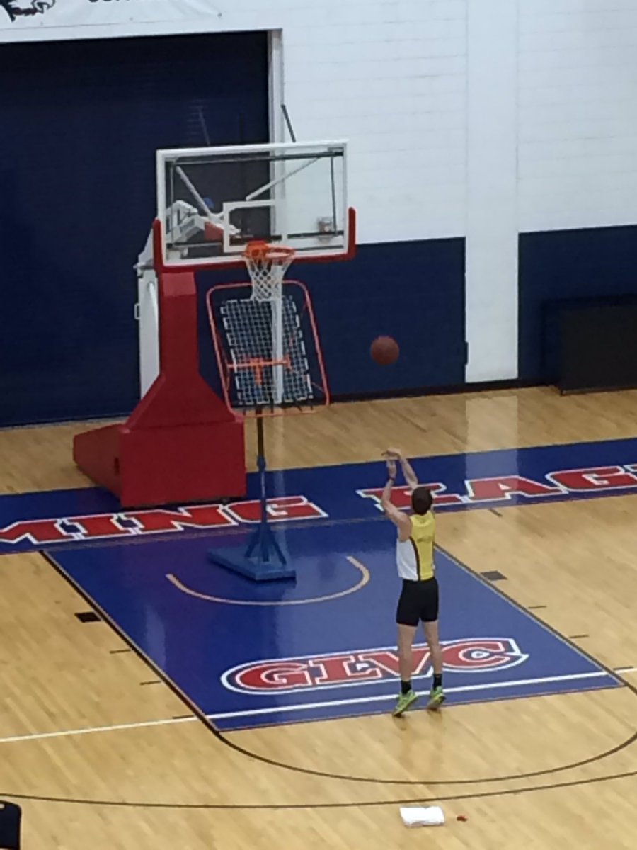 USIAthletics's tweet photo. #USItf coach @mike_hillyard working on his form for today's cool down. #GoUSIEagles https://t.co/UxztjlwXIk
