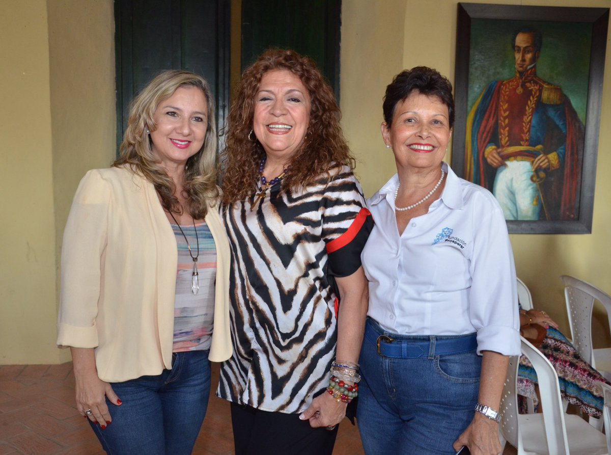 Primera Gestora <a href="/albaolaya28/">albaolaya</a>, <a href="/Zandravasquez1/">Zandra Vásquez</a> y Margarita Buitrago en Segundo Diálogo con Organizaciones de Mujeres.