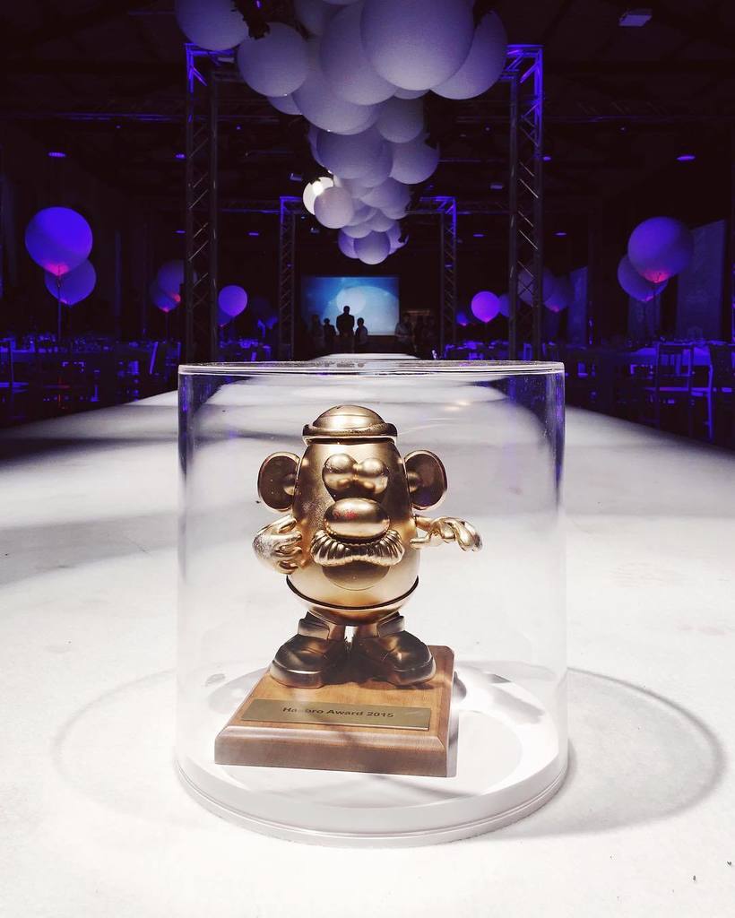 PrincipatoDom's tweet photo. Best award ever 🙌🏻🏆 Mr Potato Gold✨ @Hasbro dinner 🍽
•
#mrpotatohead #Hasbro #exploreevery… https://t.co/MTvEoVNXek https://t.co/cTaJG2H8pi