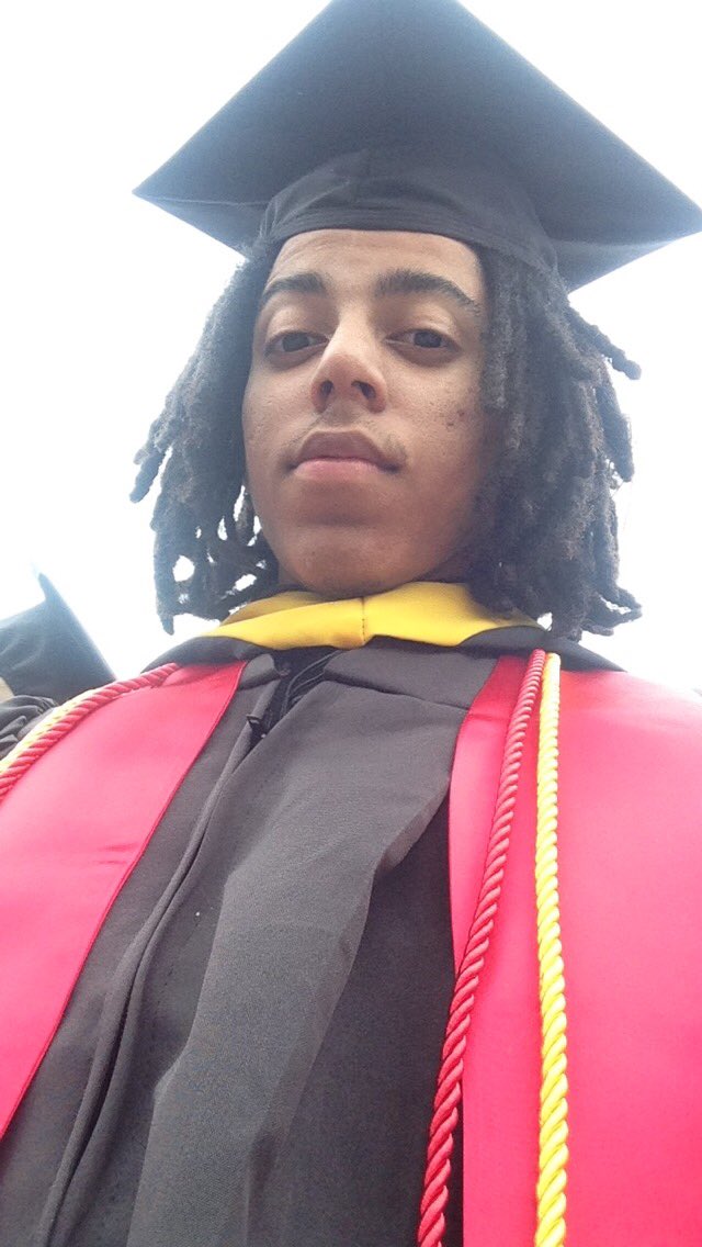 FreeSnoww's tweet photo. after 5 long years, finally out this jawn ๐๐ฝ๐๐ฝ ya boi got his Computer Science Degree ๐๐#UMD2016 #GoTerps https://t.co/8hlFneaiT7