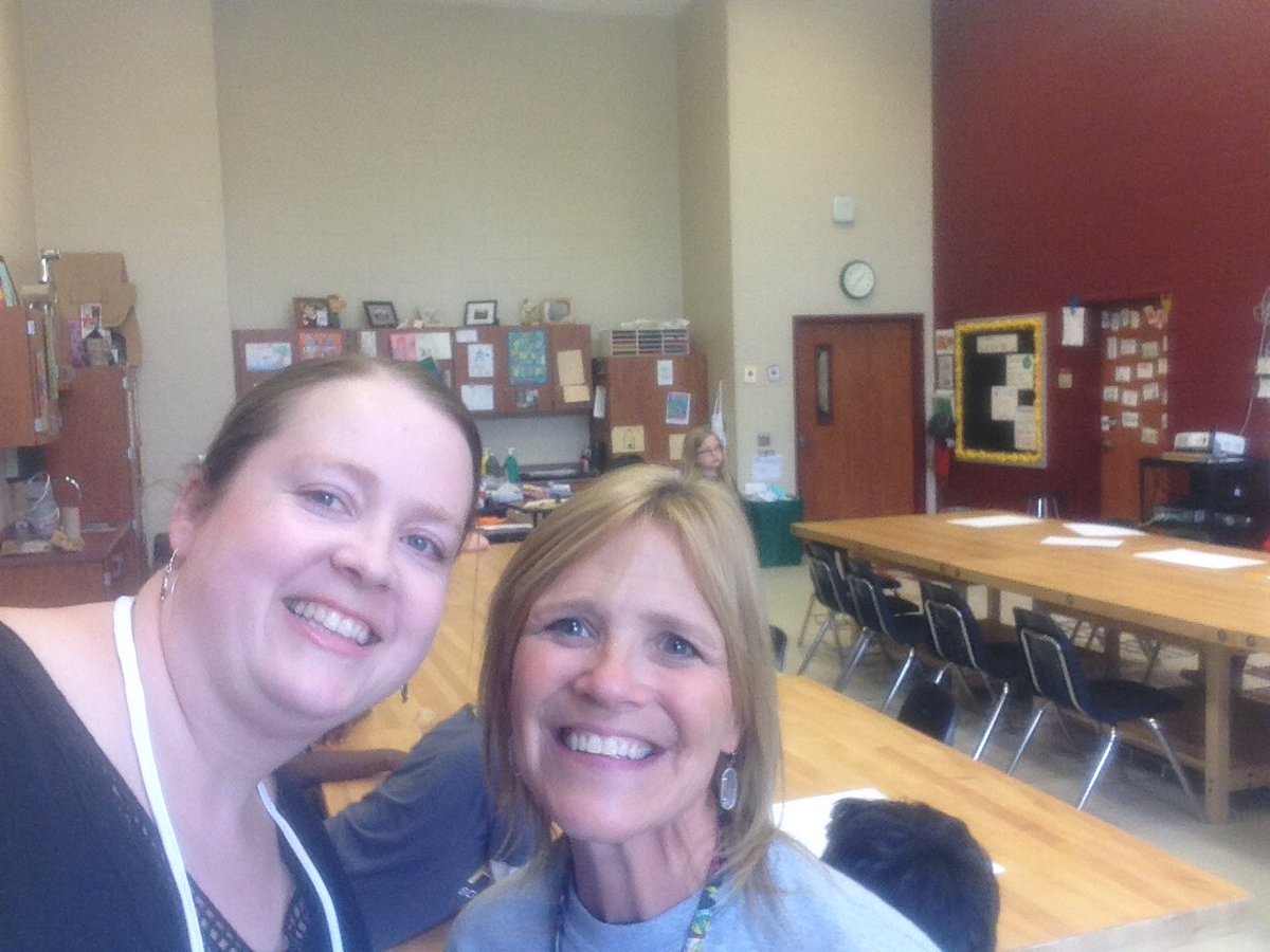MrsVineyART's tweet photo. Collaborating with some of my favorite people!@bozmanbroncos #conroelearns https://t.co/OaxA7VZtbr