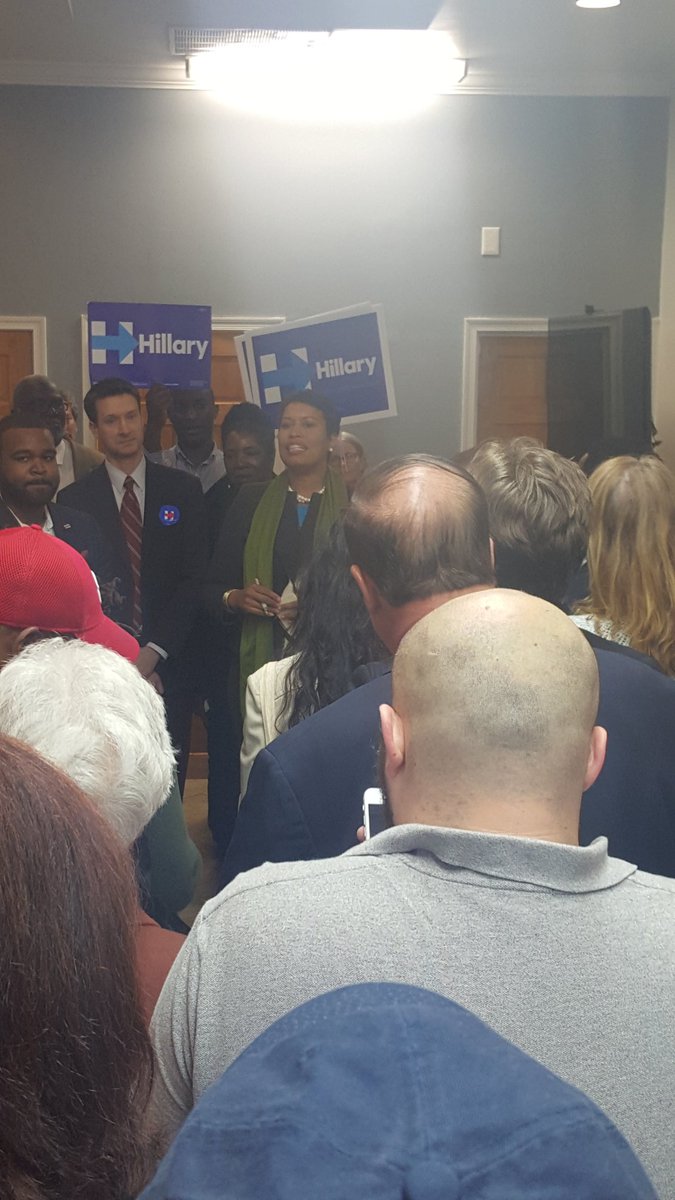 Heels4Hillary's tweet photo. #DC Mayor @MurielBowser says, "#ImwithHer" at Office Grand Opening #Heels4Hillary https://t.co/ju89SW4lSC