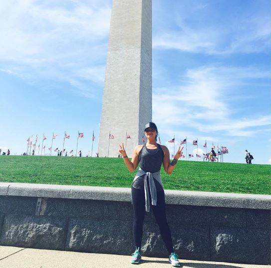 SKECHERSCHILE's tweet photo. Demi llevó sus nuevas Skechers Burst a Washington DC #DemiStyle. A donde llevas tus SKECHERS? @ddlovato https://t.co/fxkmc6Zjmt