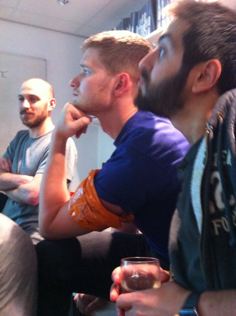 SpeckinUK's tweet image. Our fearless captain (with the armband) championed us to a respectable 2nd place finish! And the winners! #labquiz