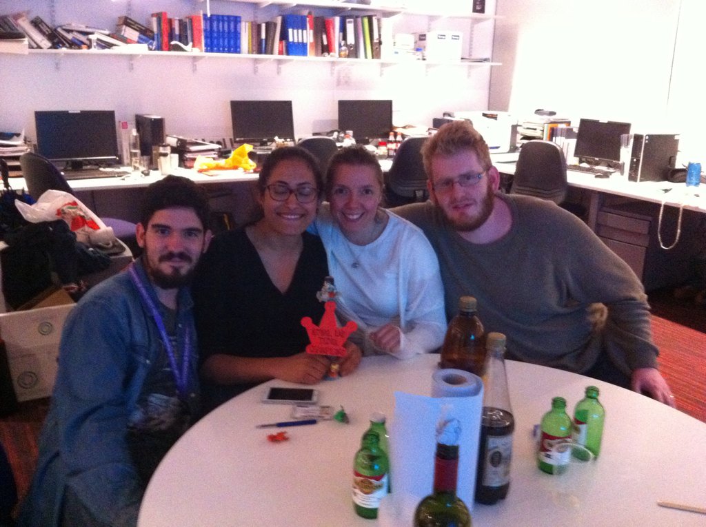 SpeckinUK's tweet image. Our fearless captain (with the armband) championed us to a respectable 2nd place finish! And the winners! #labquiz