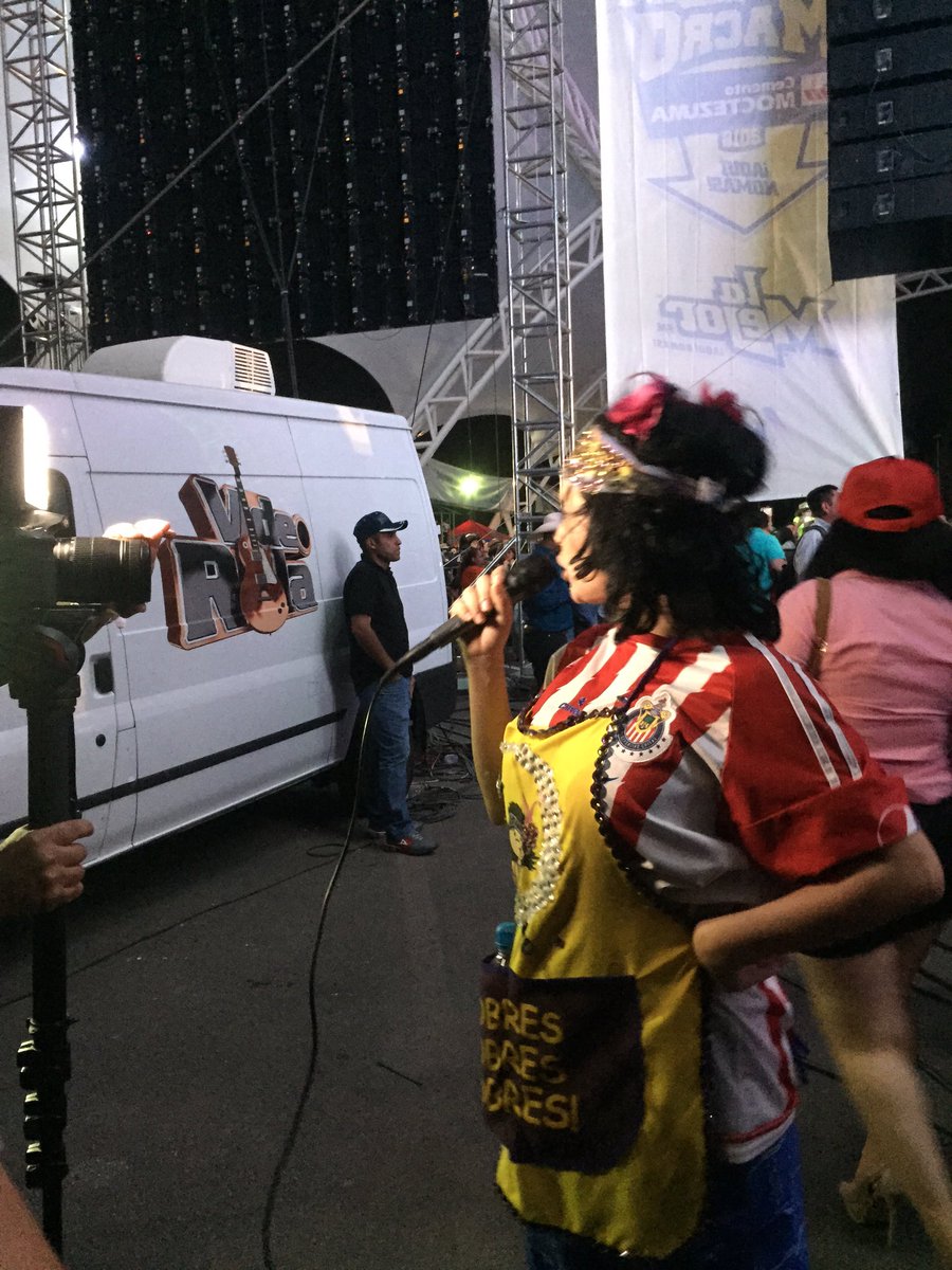 SoyKarlaLuna's tweet photo. #MACROLEON2016  @LaMejorFMLeon @DUELOOFICIAL @grupo_pesado @NydiaLaner https://t.co/g3dqwHcu3h