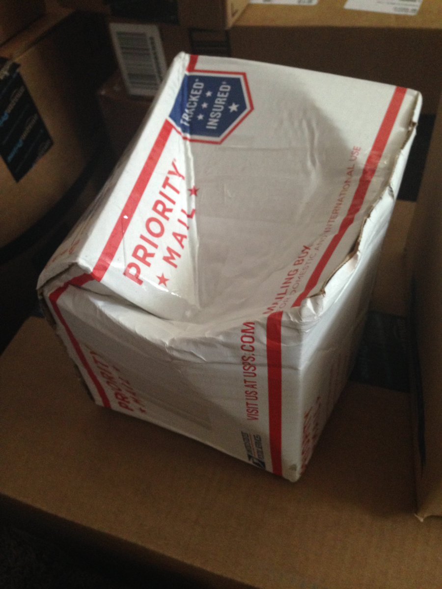 Aaron_Writes's tweet photo. @USPS Thanks for making sure my package didn't get crushed in transit! Much appreciated. https://t.co/JAlDAhUOBC