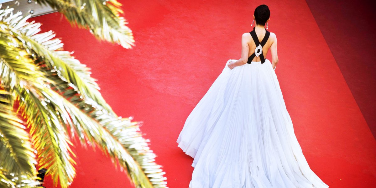 ELLEmagazine's tweet image. The #Cannes dresses that look EVEN BETTER from the back: trib.al/e0EfO9B