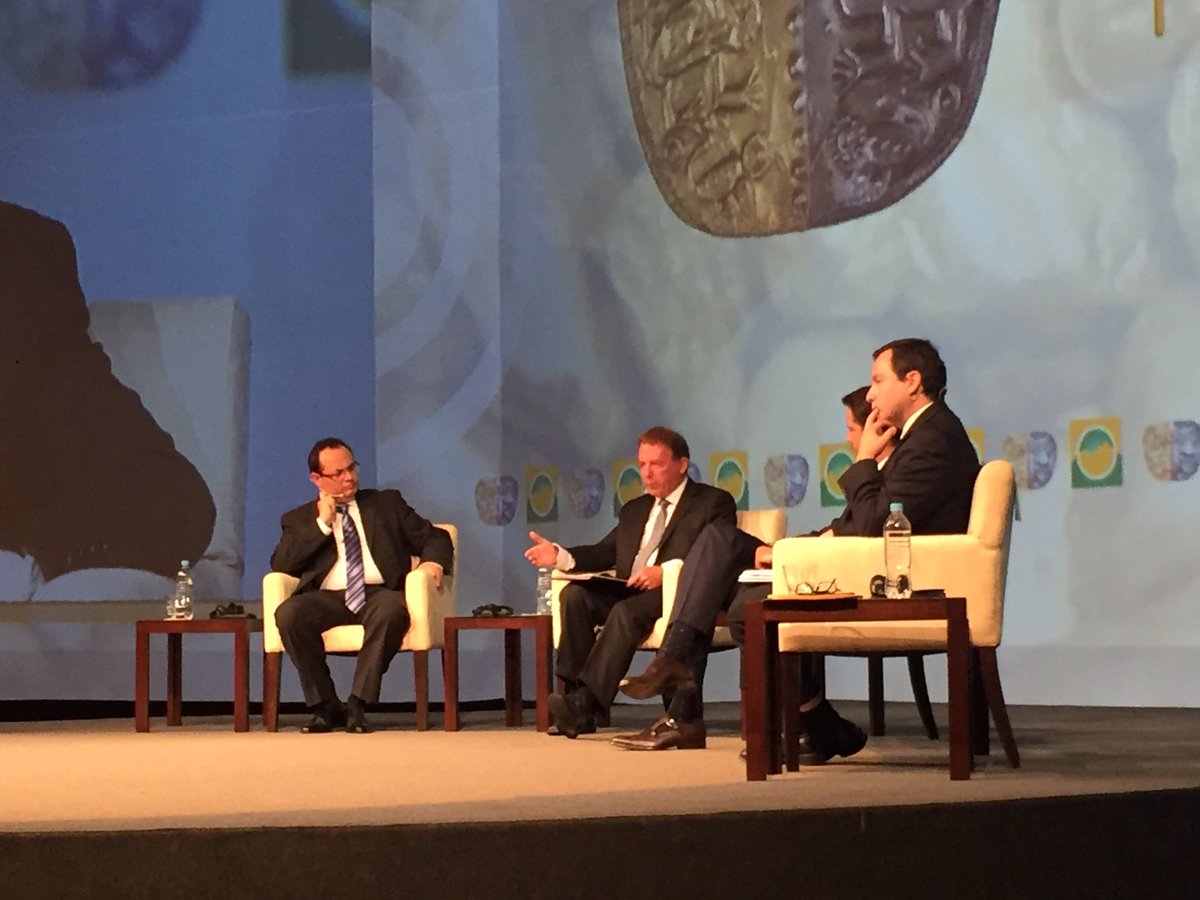 Raúl Jacob, Vicepresidente de la <a href="/snmpeperu/">SNMPE Perú</a>, presenta el debate sobre Perspectivas y Oportunidades de la Minería