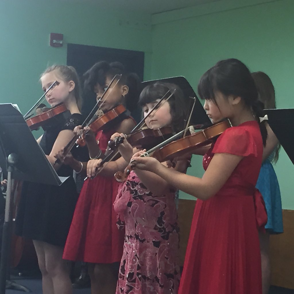 lisa_m_rieger's tweet image. Sweet sounds from Enfield string musicians...#EEE @IthacaSchools #icsdplc