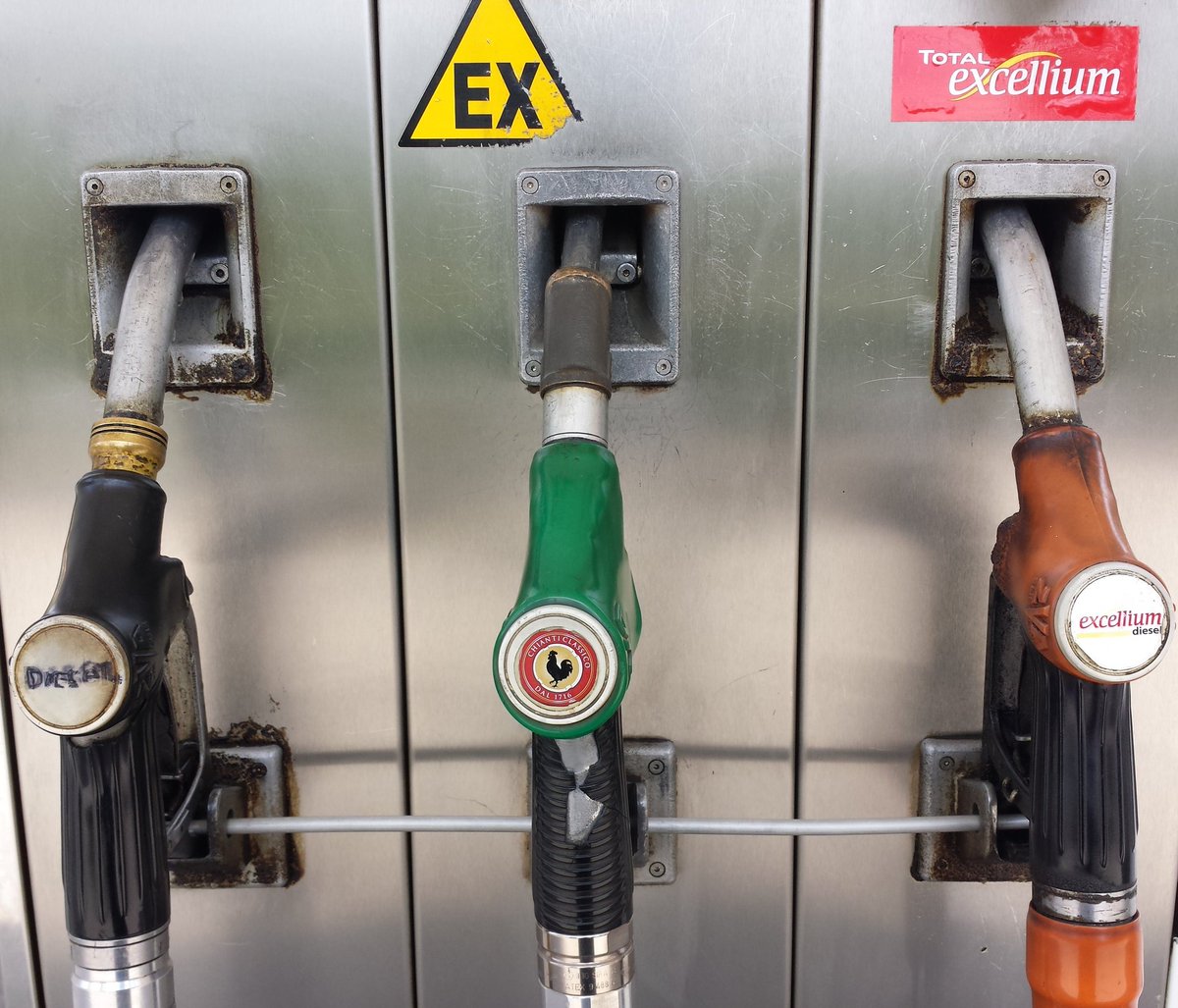 Torinissimo's tweet photo. #chianti #zone. No gasoline , #wine #chianticlassico only ;) #vino #winelover #madeinitaly https://t.co/Kn01eNyHqX