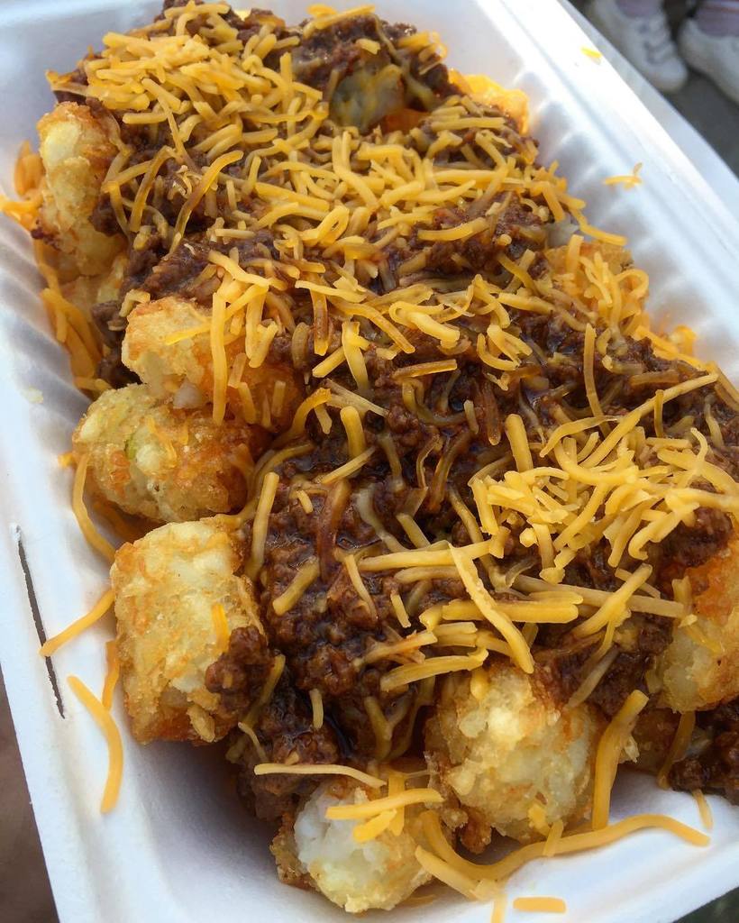 CHILI CHEESE TOTS. 🍟🧀 @fritzidog