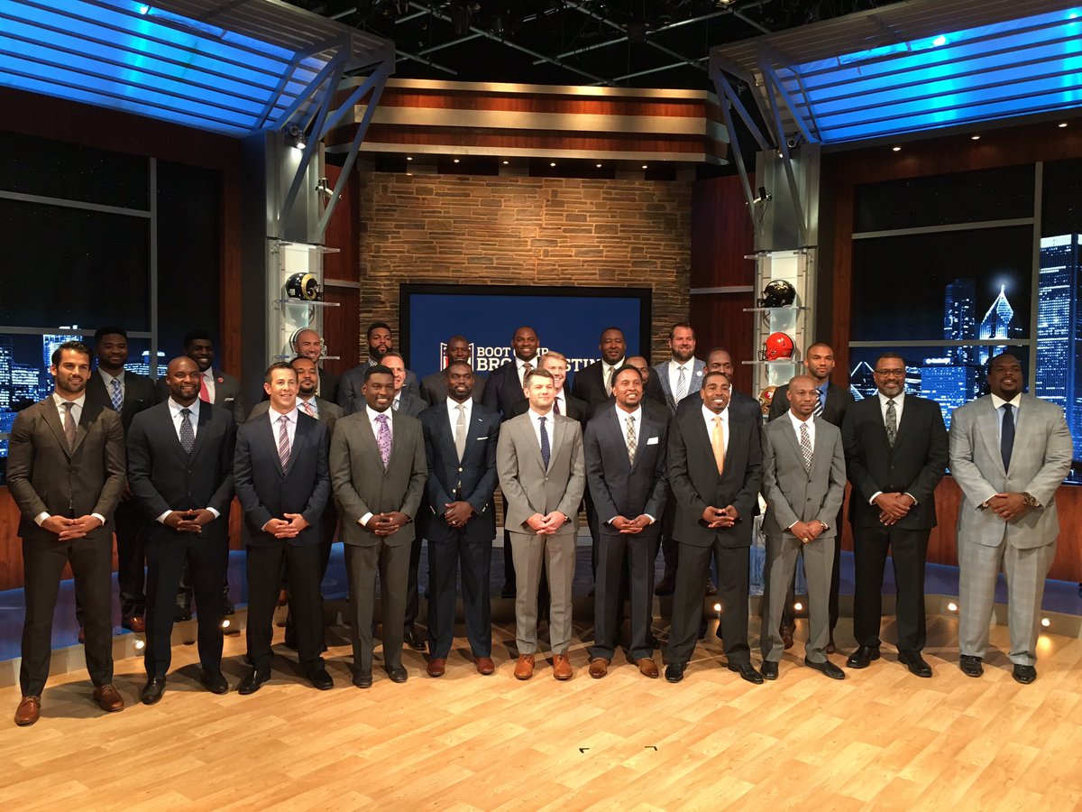 bstokley14's tweet photo. Great group of guys @ NFL broadcast boot camp https://t.co/DkBUs0hhqV