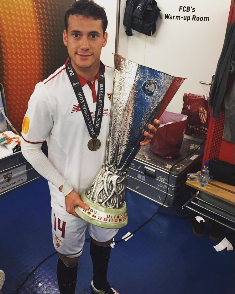 sebacristo's tweet photo. Orgulloso de ser parte de este grupo de campeones!!! 🦁🏆🏆🏆🇺🇾 vamos por más!!! #VamosMiSevilla #SevillaFC https://t.co/DKkaeKNf1Q