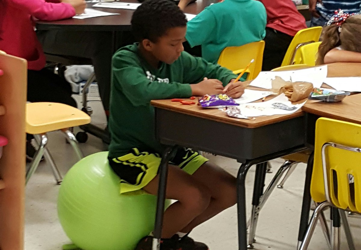MrsH_411's tweet photo. Flexible seating-3 ball chairs delivered , inflated &amp; in use. Stdts asked 4more @RiverEves #success #time2shop #win https://t.co/ufKbkz18iI