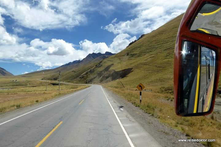 Reisedoktor's tweet photo. Auf der Panamericana auf dem Weg von Puno nach Cusco. #Peru mit #inkatrotter #trottermundo https://t.co/8AxjdRaEA9