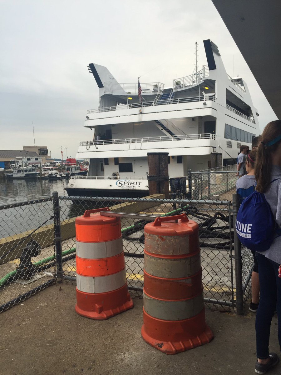 MMSteam12DC's tweet photo. Our boat for dinner! https://t.co/cm1PlM1GZ5