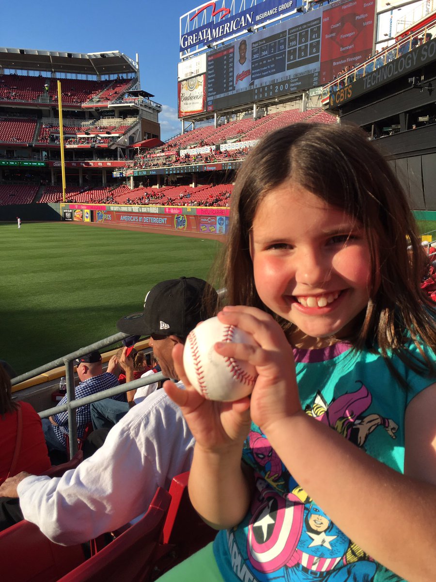 pretendyousay's tweet photo. Thank you @BillyHamilton for making her day!!! #reds https://t.co/rH9r4djc19