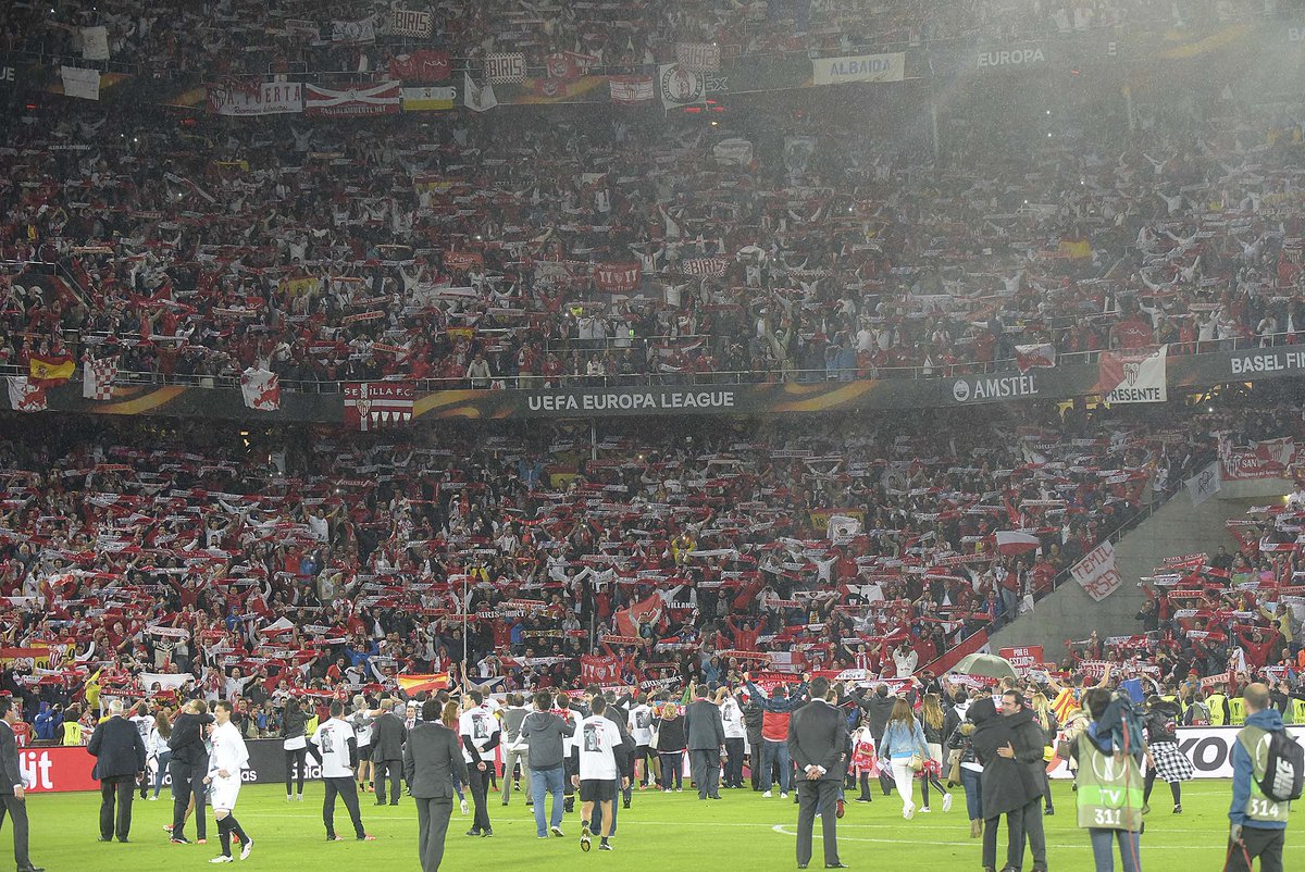 SevillaFC's tweet photo. ¡¡¡GRACIAS AFICIÓN, SOIS MUY GRANDES, SOIS #PENTACAMPEONES!!! https://t.co/u1rWfnCYt8