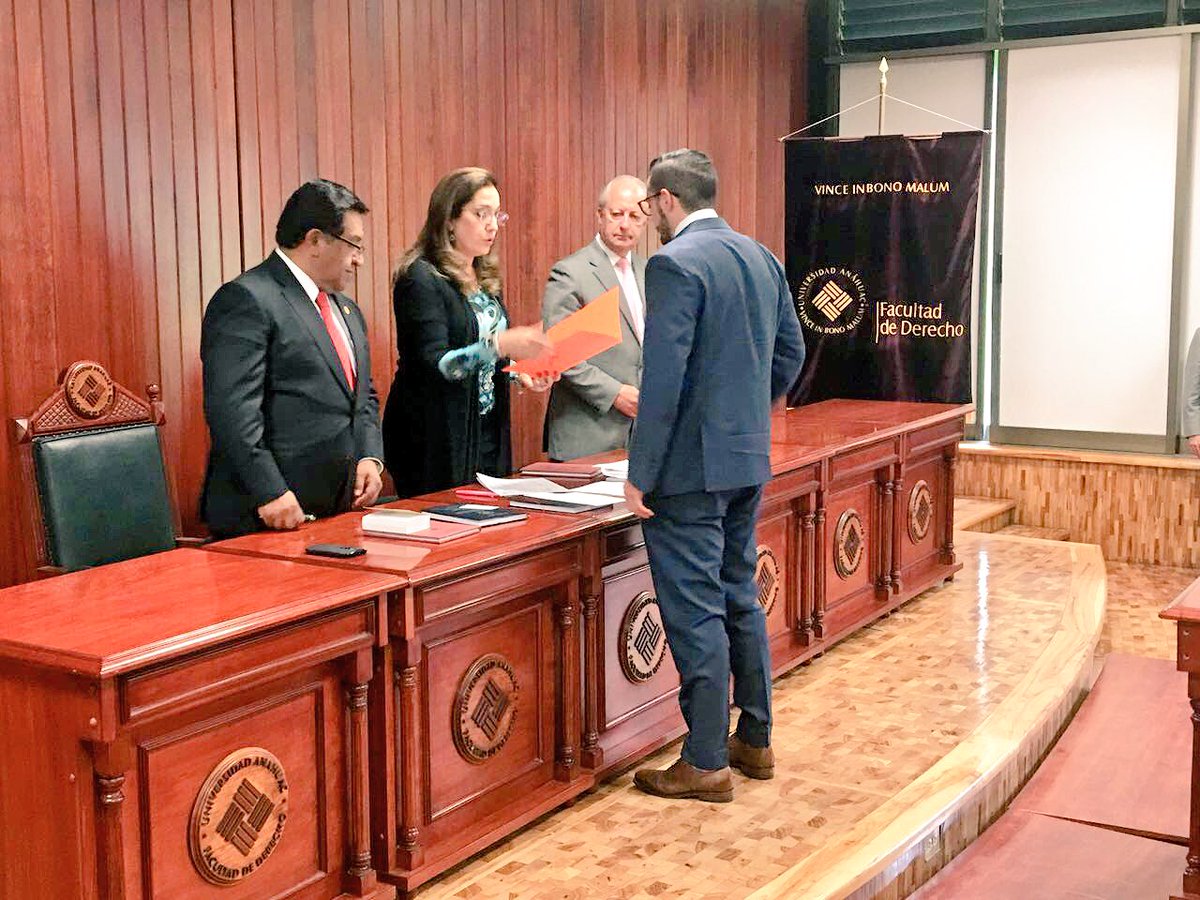 pedroluisnoble's tweet photo. Agradezco a la Facultad de Derecho de la @anahuac Norte la invitación a integrar un sínodo de examen profesional. https://t.co/hZcoh4NyPO